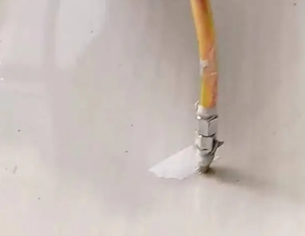 鼎湖瓷砖空鼓维修公司专业解答在瓷砖铺贴过程中，如果使用的砂料过粗（如全部使用了粗砂），可能会导致以下问题